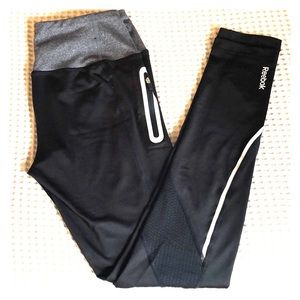 Reebok black reflective leggings w pocket & mesh S